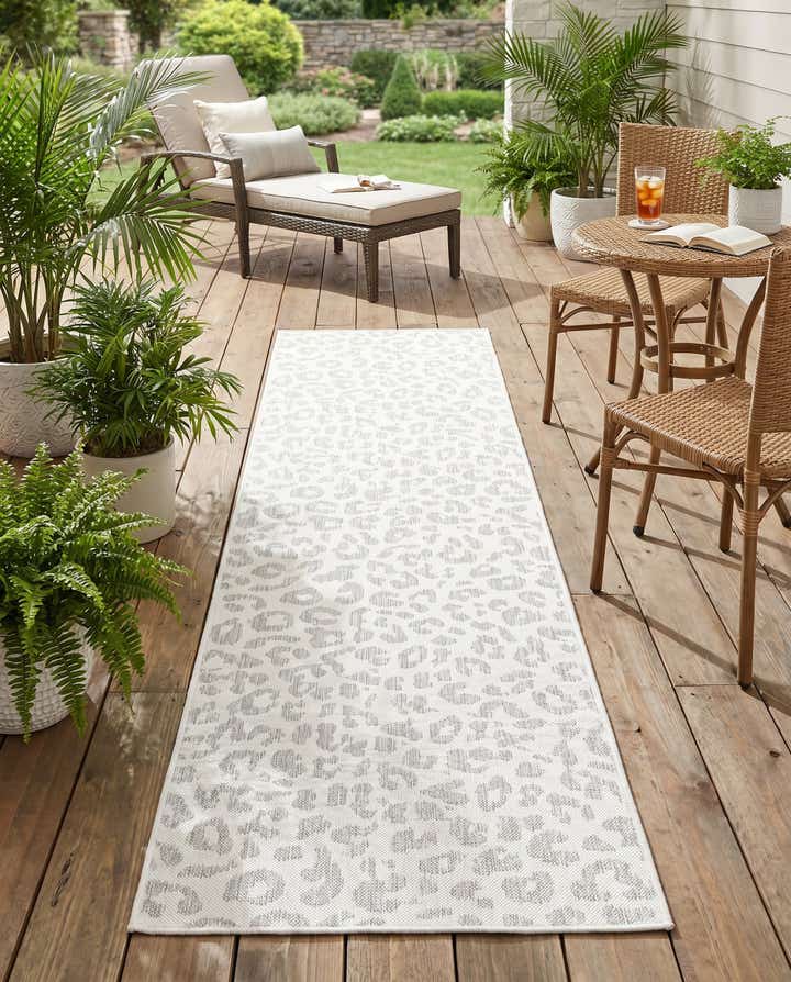 2' 7 x 10' Easy-Clean Safari Indoor / Outdoor Runner Rug