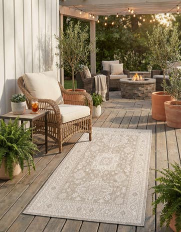 Light Gray Easy-Clean Aztec Indoor / Outdoor Runner Rug