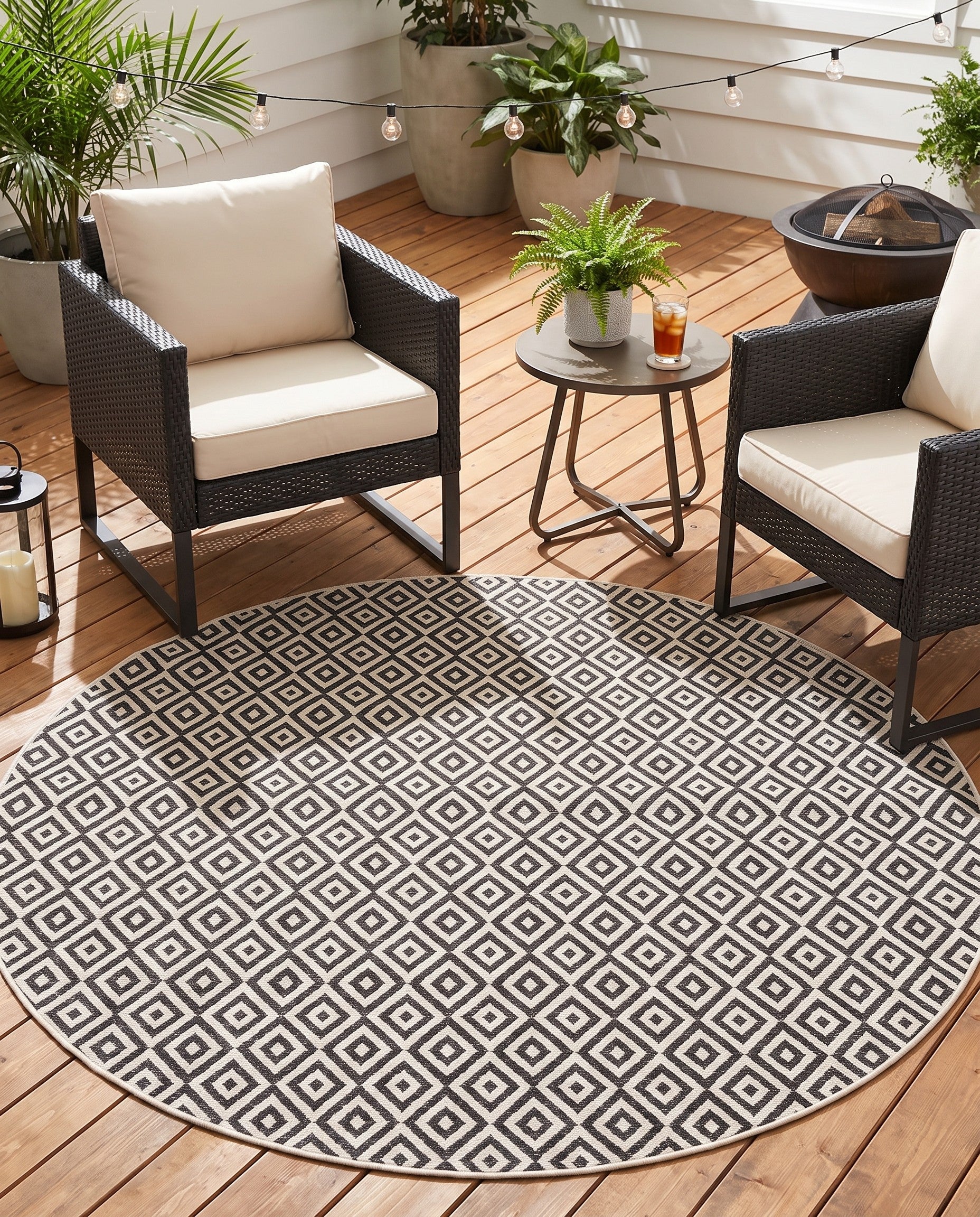 7' x 7' Easy-Clean Jill Zarin Indoor / Outdoor Round Rug
