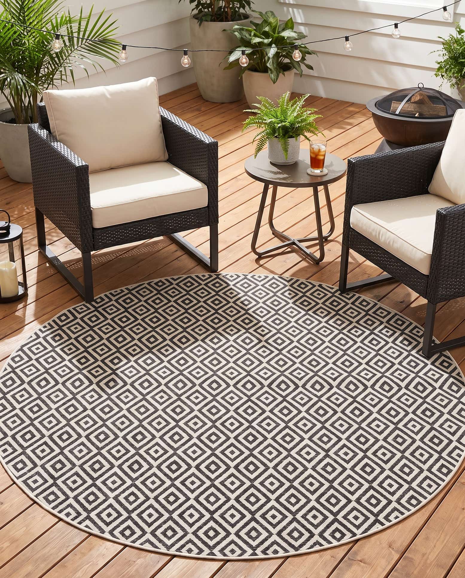 7' x 7' Easy-Clean Jill Zarin Indoor / Outdoor Round Rug