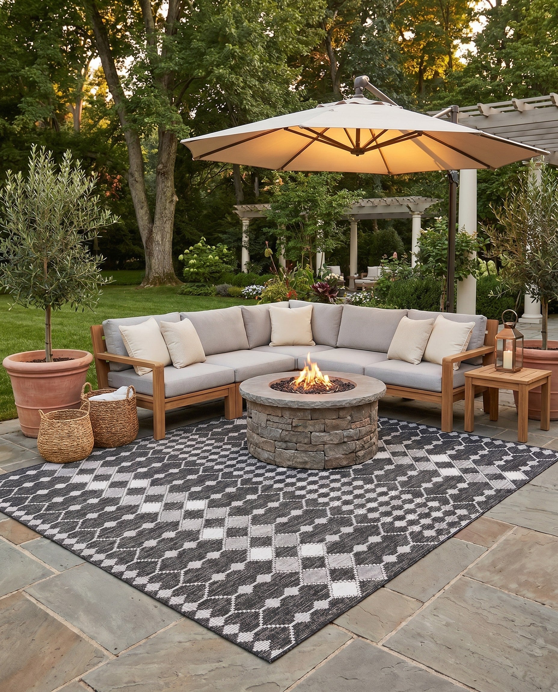 10' x 10' Easy-Clean Lattice Indoor / Outdoor Square Rug