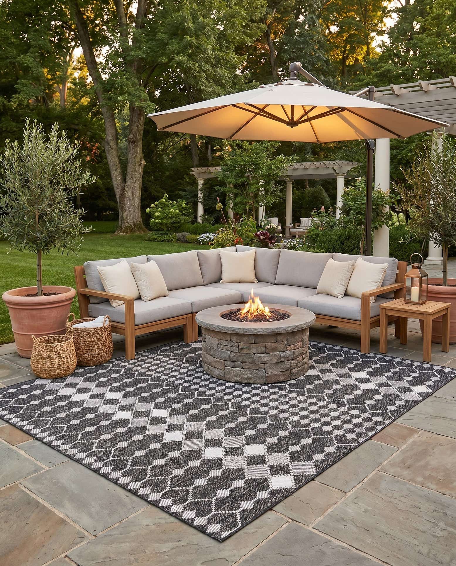 10' x 10' Easy-Clean Trellis Indoor / Outdoor Square Rug