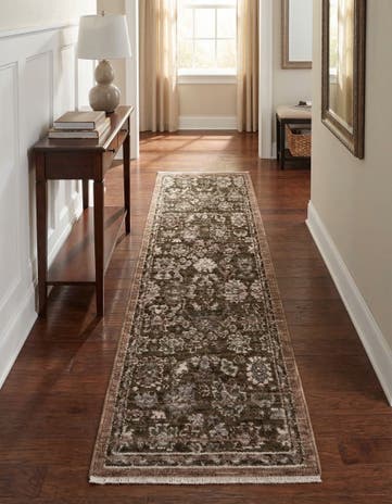 Green Grand Tradition Runner Rug