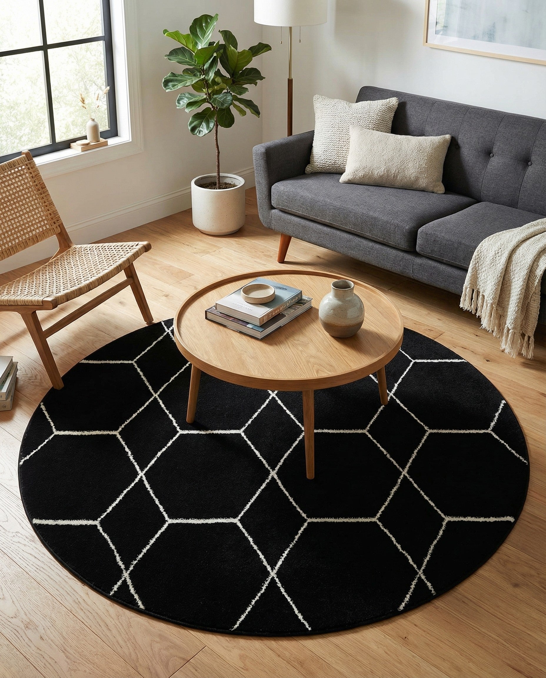 5' 3 x 5' 3 Lattice Frieze Round Rug