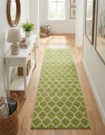 2' 7 x 8' Lattice Runner Rug