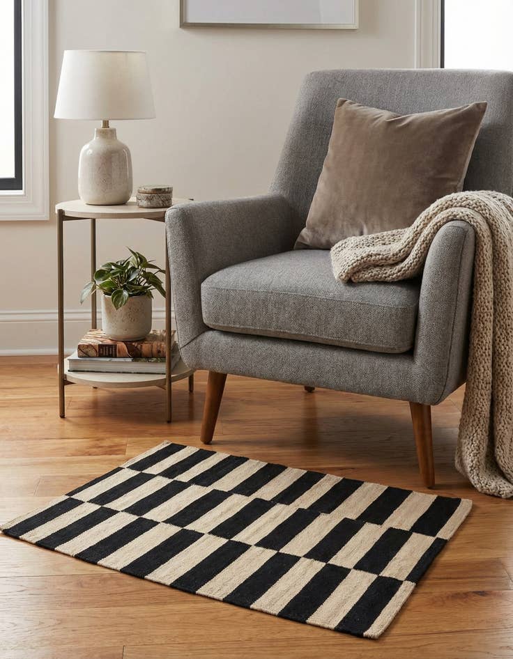 Detail image of 2' 8 x 3' 9 Hand Woven Kilim Modern Wool Rug