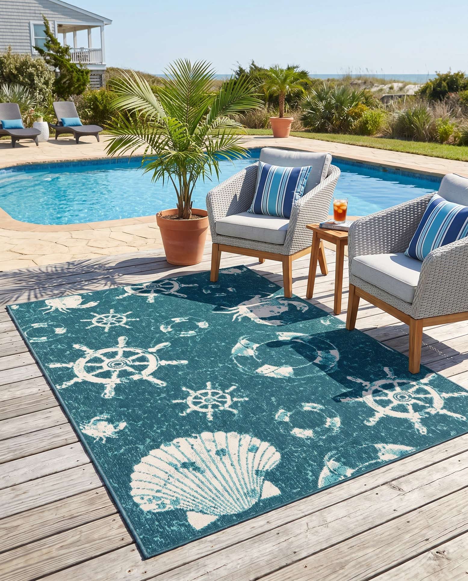 4' x 6' Easy-Clean Coastal Indoor / Outdoor Rug