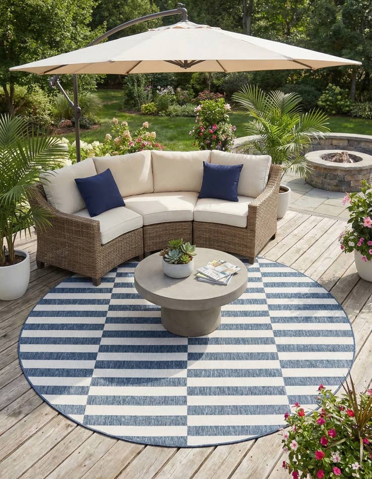 Detail image of 10' x 10' Easy-Clean Striped Indoor / Outdoor Round Rug