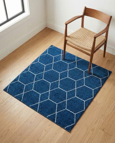  3' x 3' Lattice Frieze Square Rug