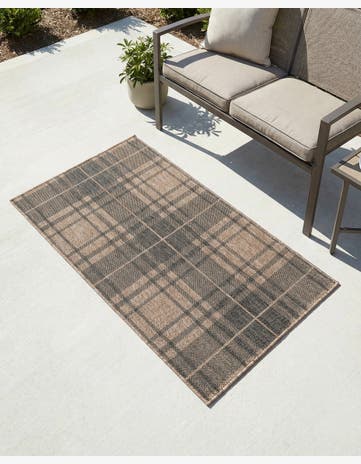 3' x 5' 3 Easy-Clean Checkered Indoor / Outdoor Rug