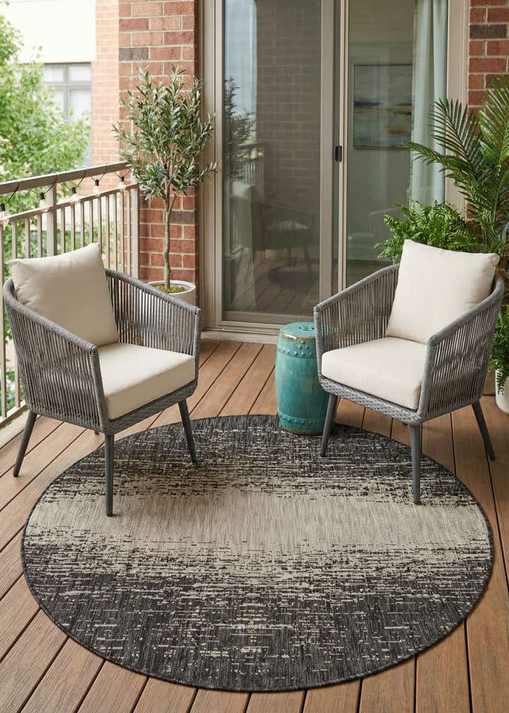 5' 3 x 5' 3 Easy-Clean Modern Indoor / Outdoor Round Rug