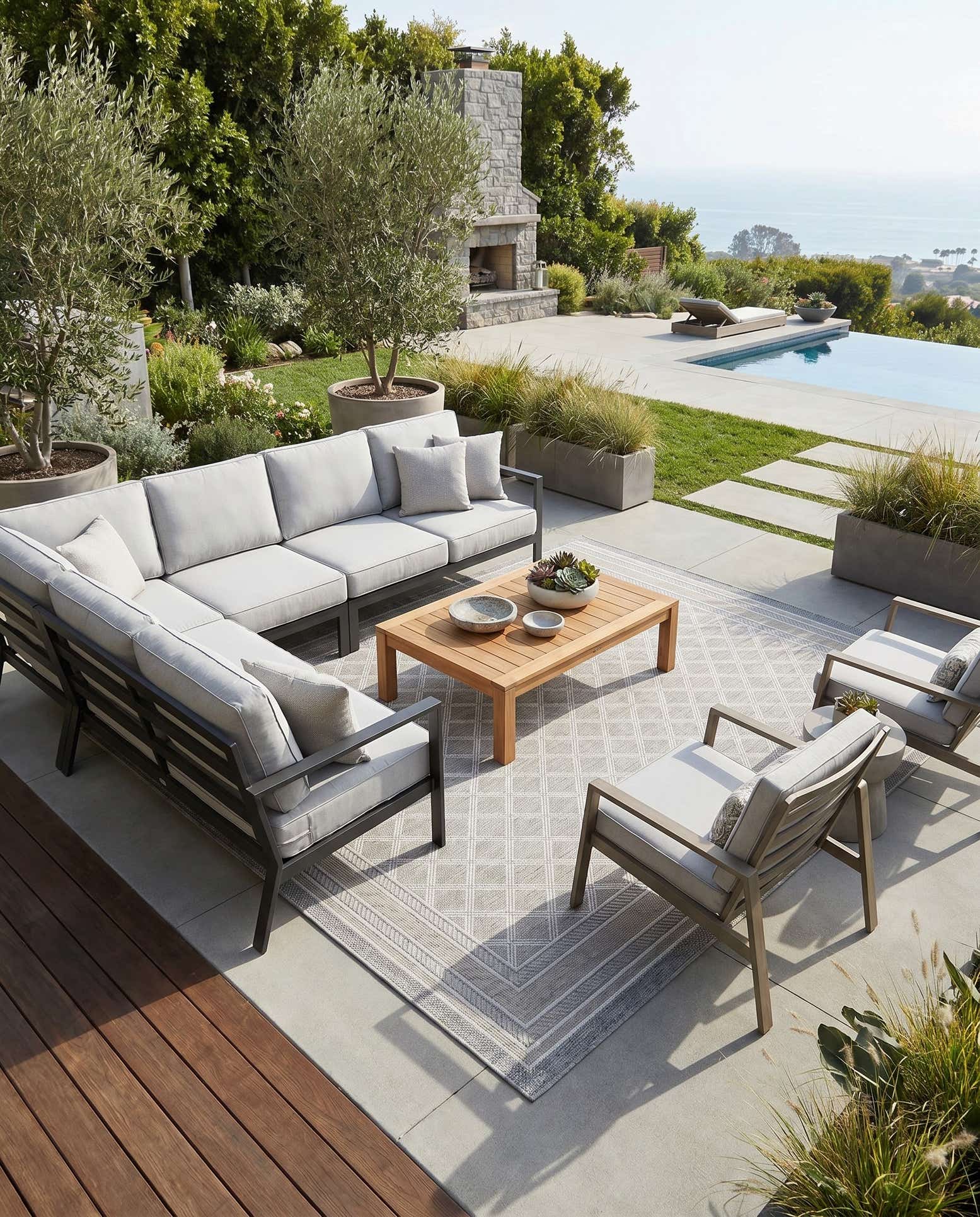 7' 10 x 10' Easy-Clean Trellis Indoor / Outdoor Rug