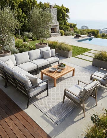 7' 10 x 10' Easy-Clean Lattice Indoor / Outdoor Rug