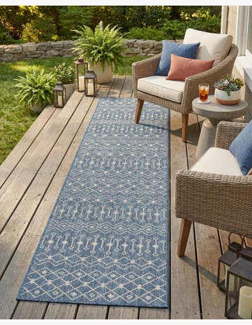 2' 7 x 13' Easy-Clean Trellis Indoor / Outdoor Runner Rug