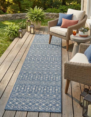 2' 7 x 13' Easy-Clean Lattice Indoor / Outdoor Runner Rug