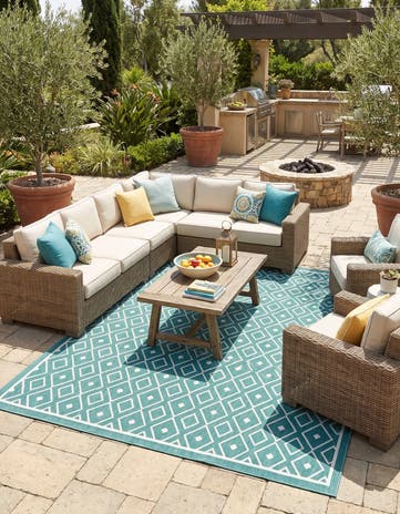 9' x 12' Easy-Clean Trellis Indoor / Outdoor Rug
