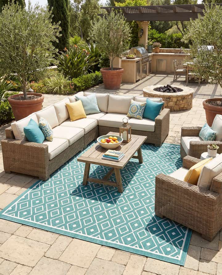 9' x 12' Easy-Clean Lattice Indoor / Outdoor Rug