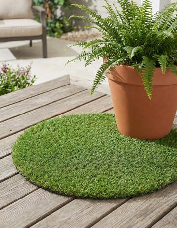 2' 2 x 2' 2 Easy-Clean Grass Indoor / Outdoor Round Rug