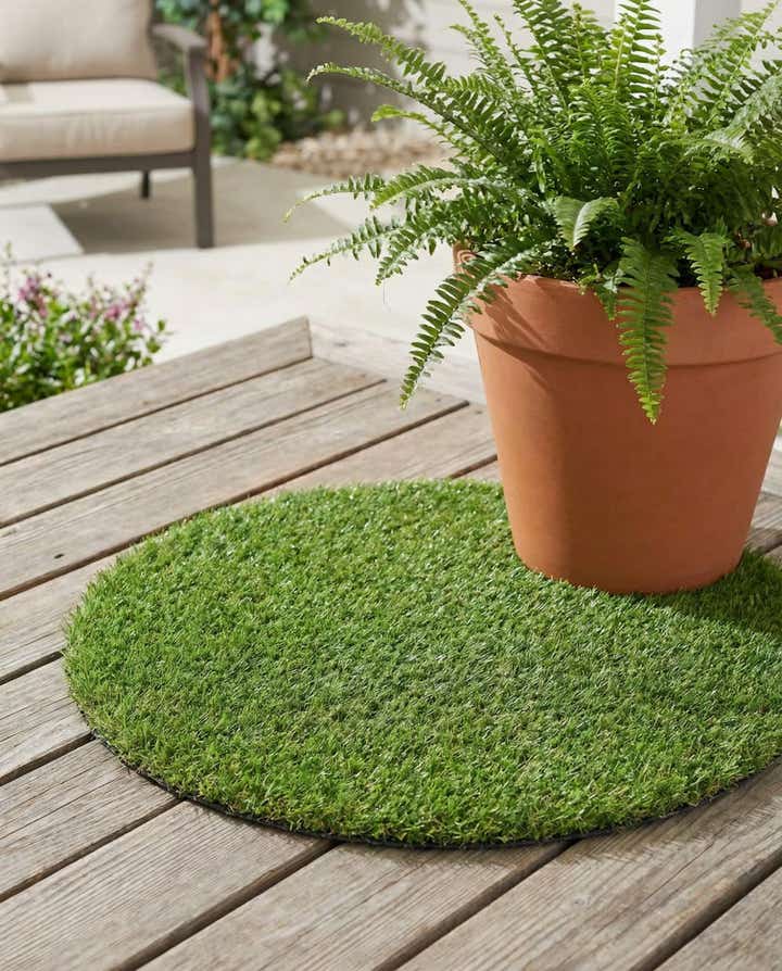 2' 2 x 2' 2 Easy-Clean Grass Indoor / Outdoor Round Rug