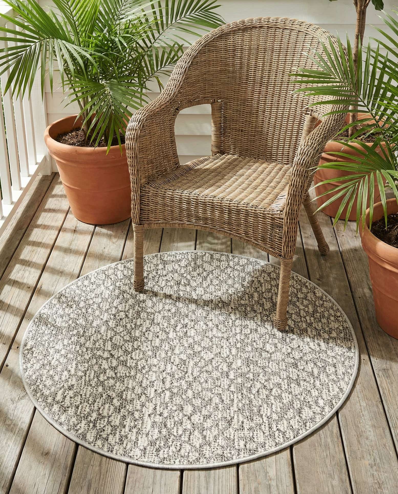 3' 1 x 3' 1 Easy-Clean Safari Indoor / Outdoor Round Rug