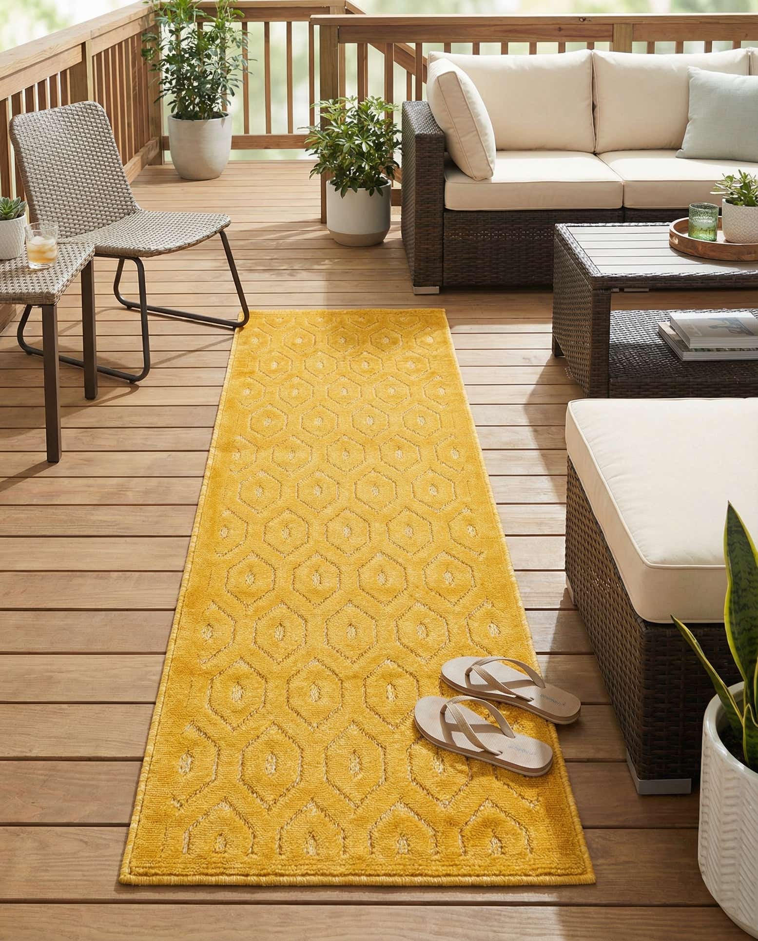 2' x 6' Easy-Clean Trellis Textured Indoor / Outdoor Runner Rug