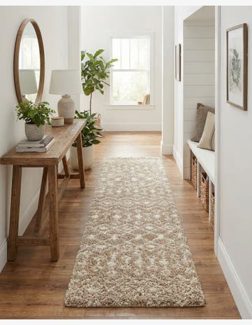 2' 7 x 10' Moroccan Trellis Shag Runner Rug