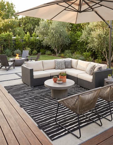 Black Easy-Clean Sabrina Soto Ola Indoor / Outdoor Rug