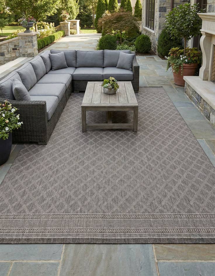 Detail image of 10' x 14' 1 Easy-Clean Trellis Indoor / Outdoor Rug