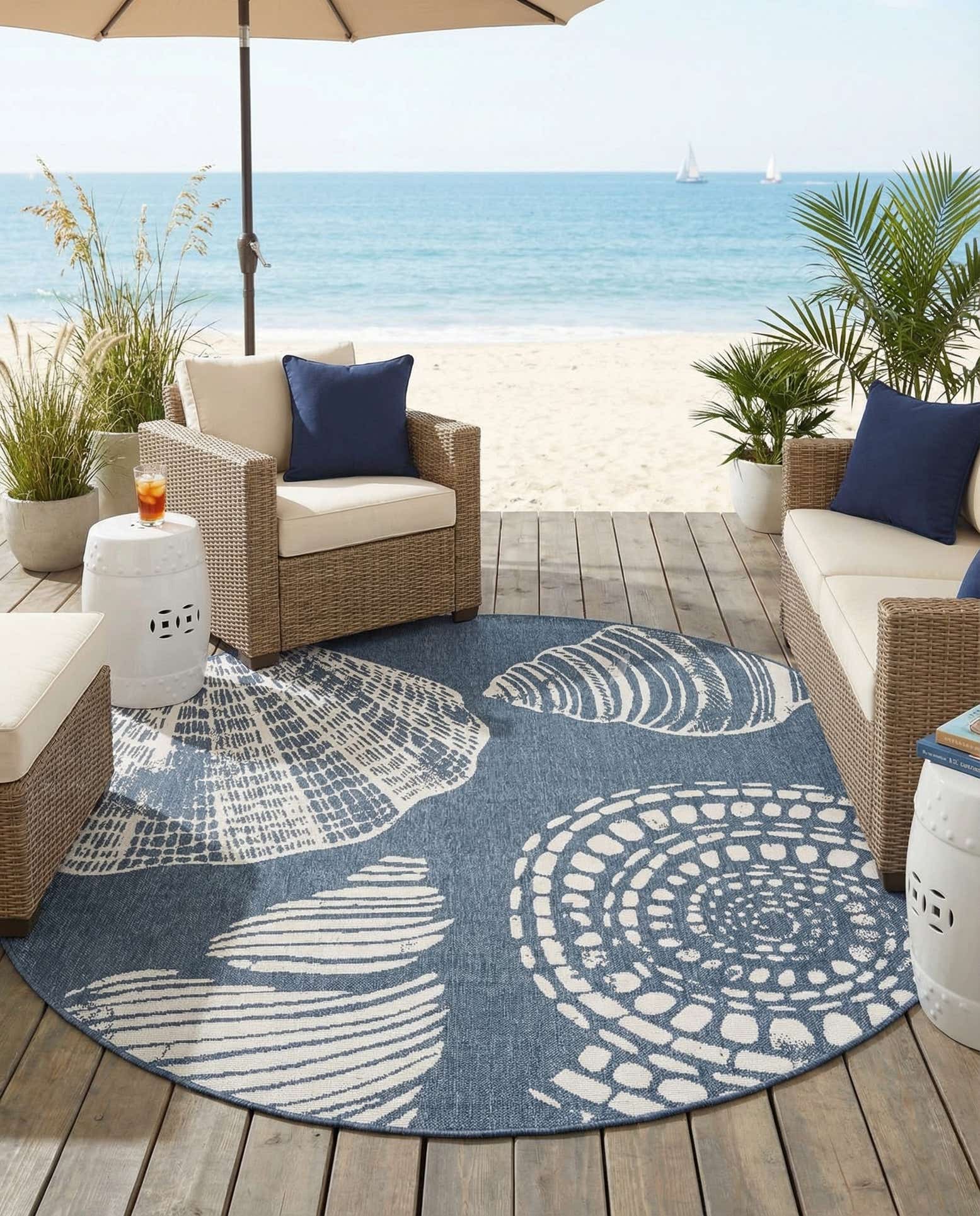 7' x 7' Easy-Clean Coastal Indoor / Outdoor Round Rug