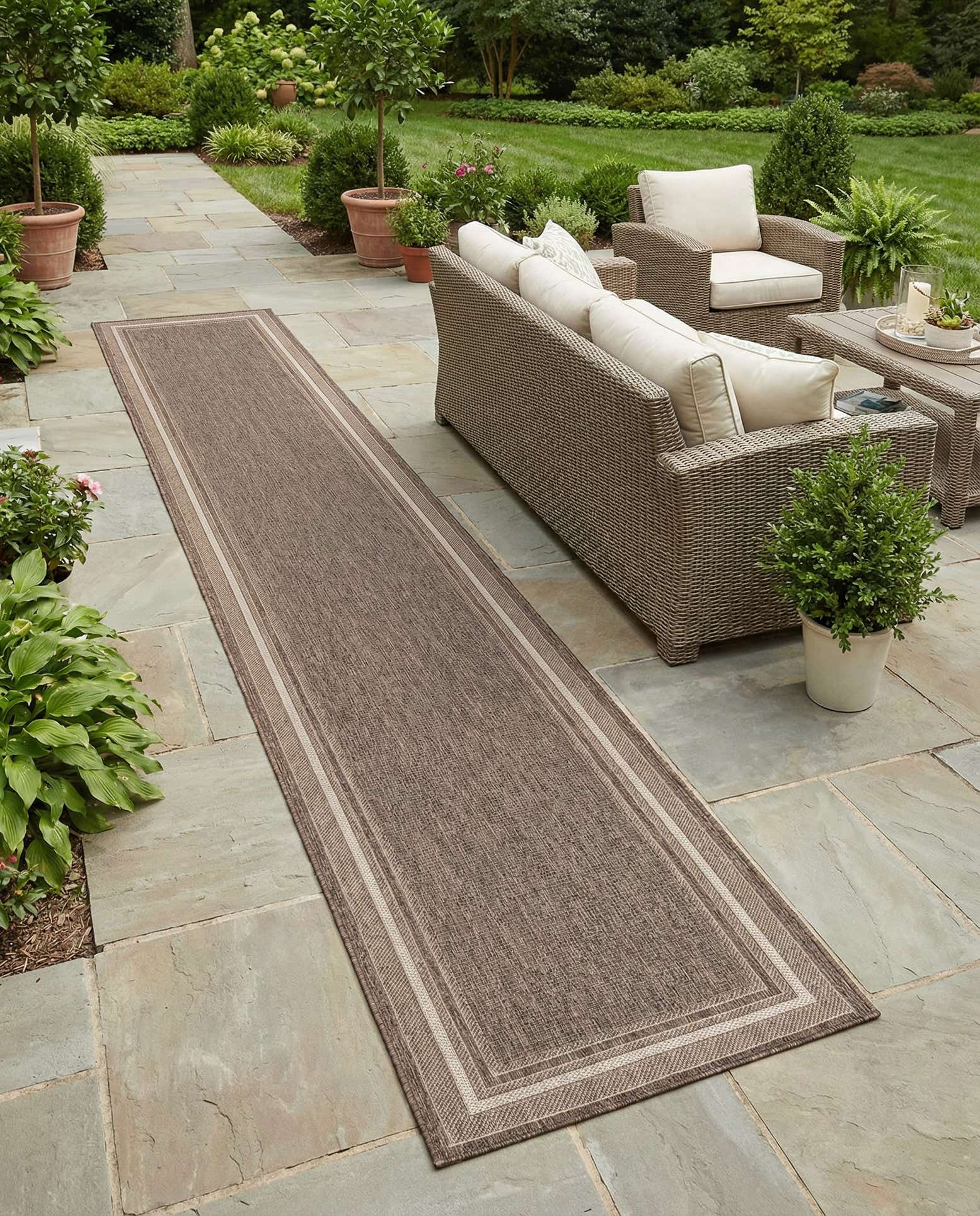 2' 7 x 14' Easy-Clean Border Indoor / Outdoor Runner Rug