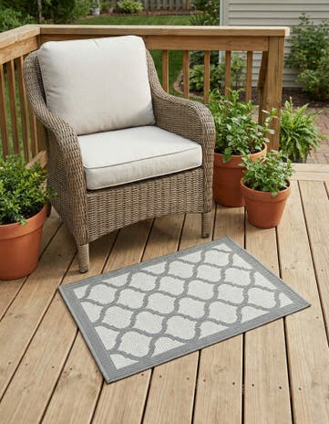 2' x 3' Easy-Clean Lattice Indoor / Outdoor Rug