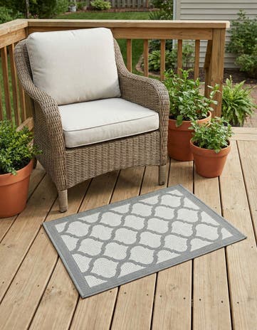 2' x 3' Easy-Clean Lattice Indoor / Outdoor Rug