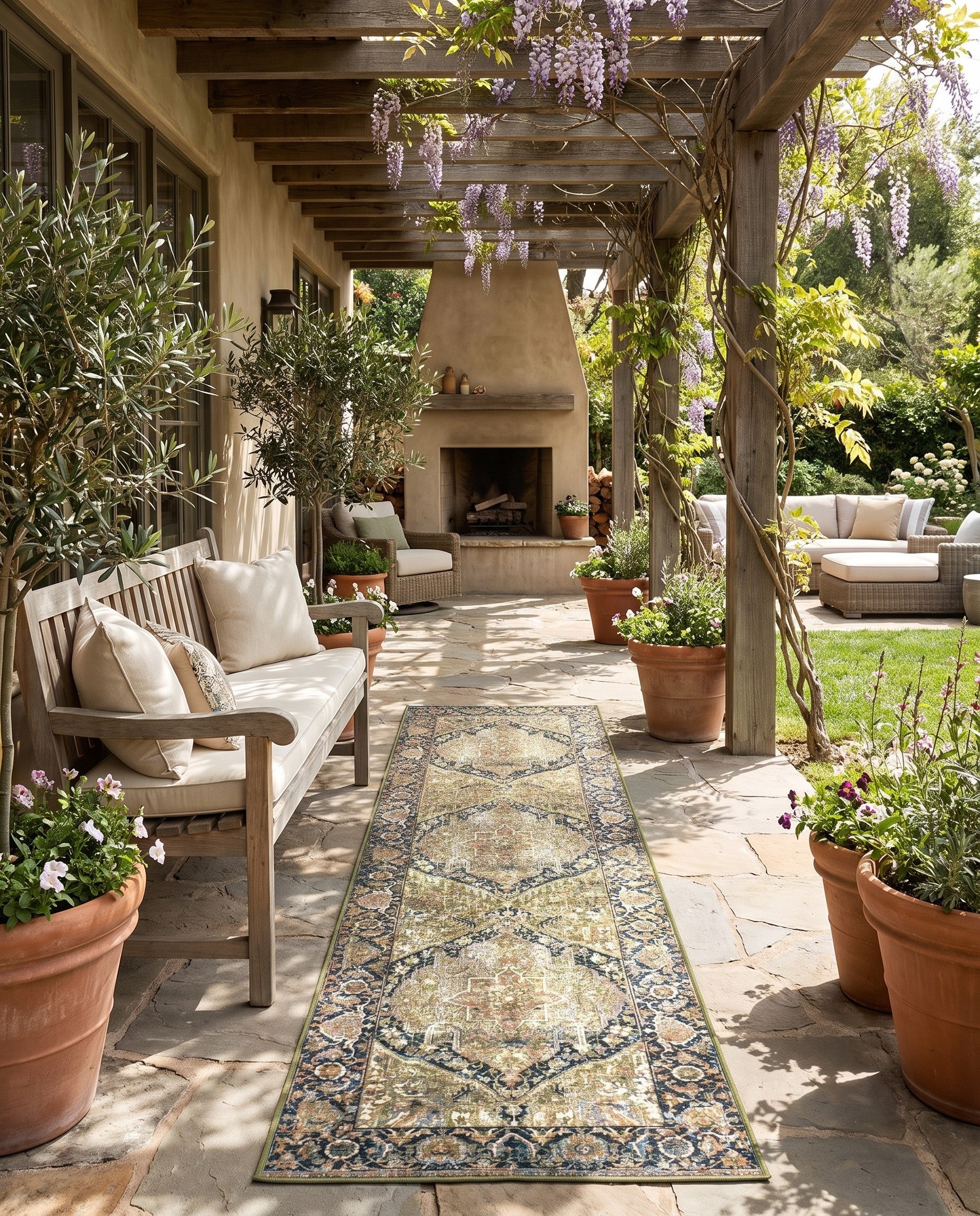 Green Easy-Clean Traditional Indoor / Outdoor Runner Rug