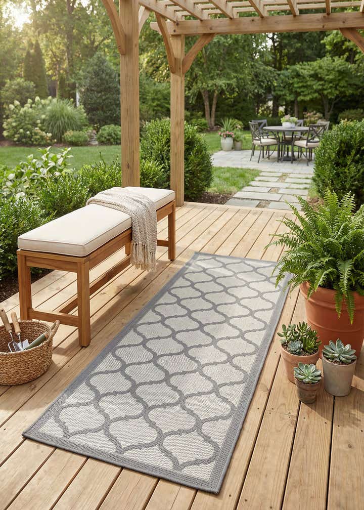 2' 2 x 6' Easy-Clean Trellis Indoor / Outdoor Runner Rug