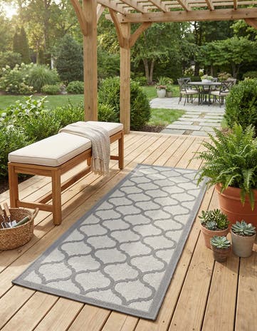 2' 2 x 6' Easy-Clean Lattice Indoor / Outdoor Runner Rug
