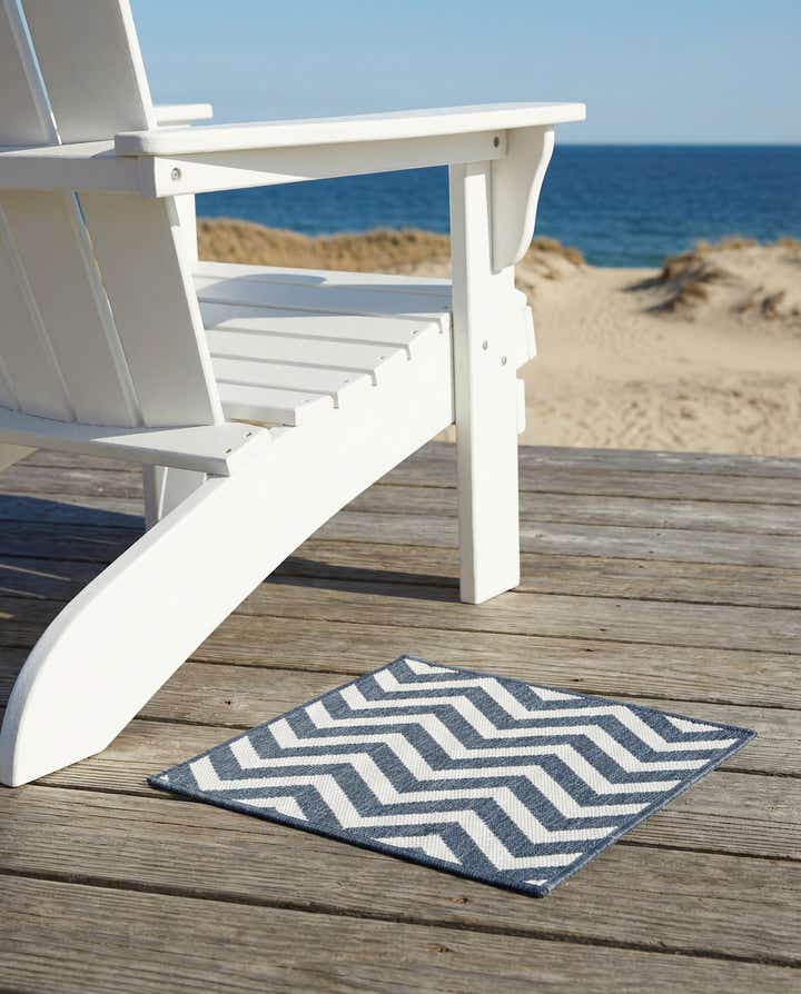 1' 3 x 1' 3 Easy-Clean Coastal Indoor / Outdoor Sample Rug
