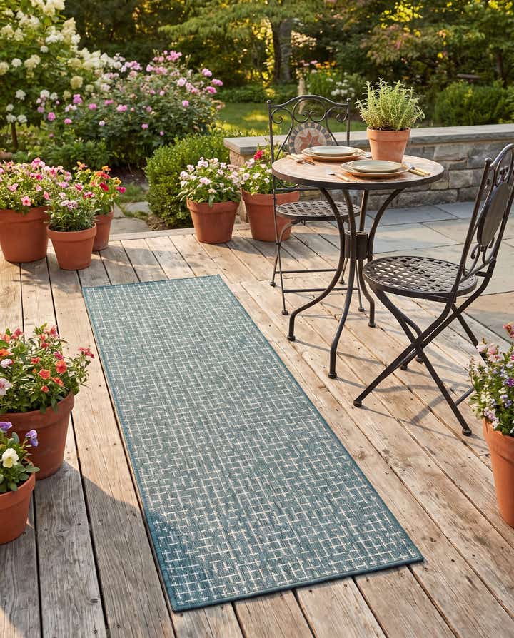 2' x 6' Easy-Clean Checkered Indoor / Outdoor Runner Rug