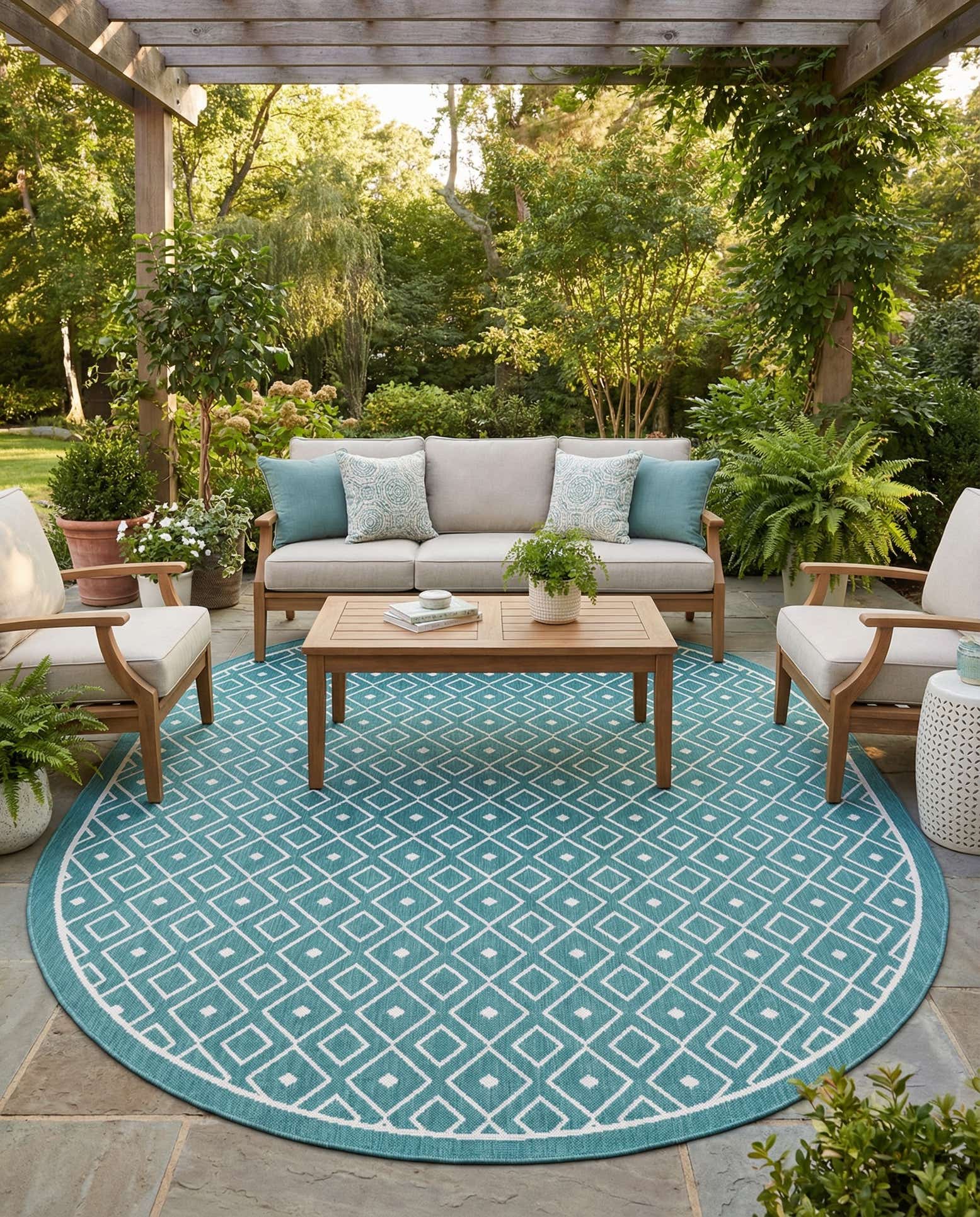7' 10 x 10' Easy-Clean Lattice Indoor / Outdoor Oval Rug