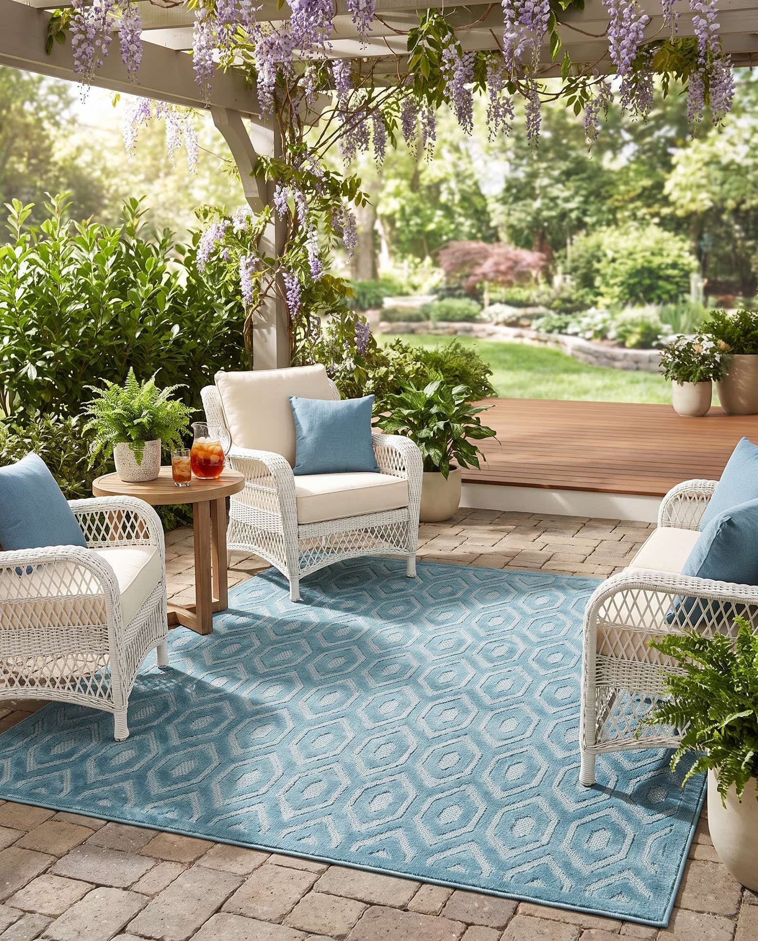 7' 10 x 7' 10 Easy-Clean Trellis Textured Indoor / Outdoor Square Rug