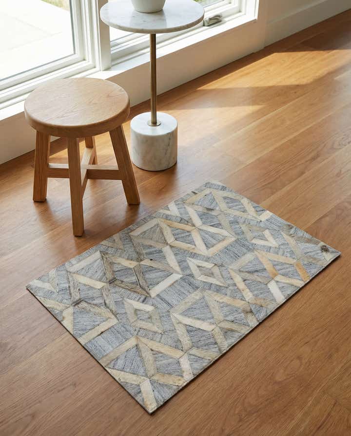 2' 2 x 3' 2 Cowhide Rug