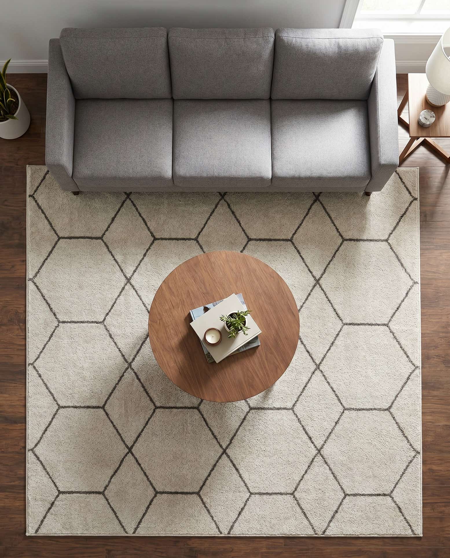 7' x 7' Lattice Frieze Square Rug
