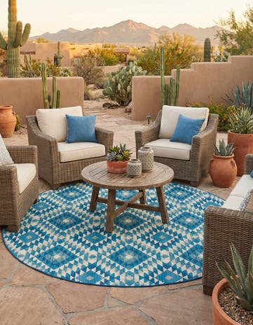 7' 10 x 7' 10 Easy-Clean Southwestern Indoor / Outdoor Round Rug