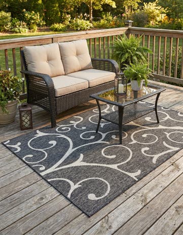 5' 3 x 8' Easy-Clean Botanical Indoor / Outdoor Rug