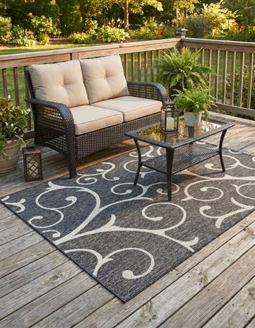 5' 3 x 8' Easy-Clean Botanical Indoor / Outdoor Rug