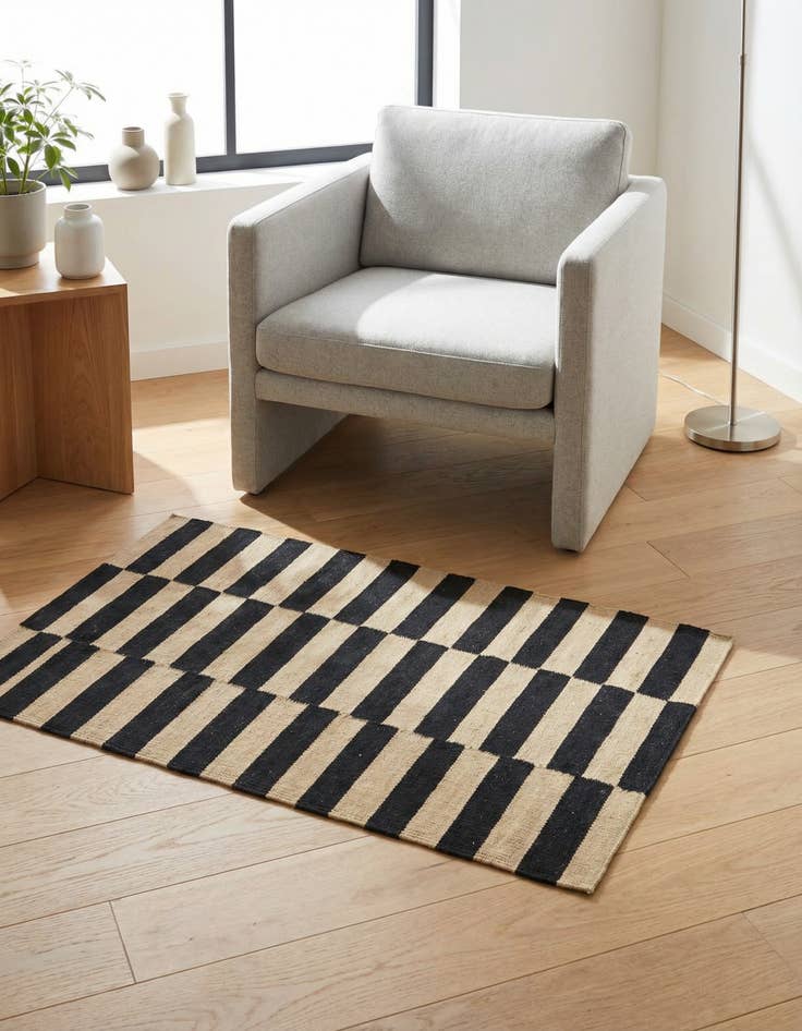 Detail image of 2' 7 x 4' Hand Woven Kilim Modern Wool Rug