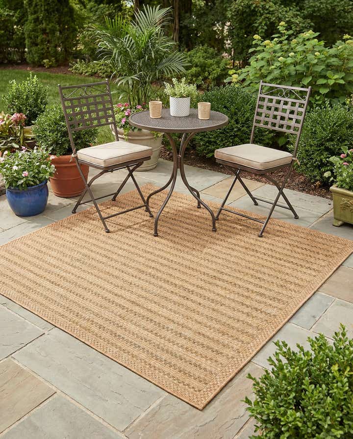 5' 3 x 5' 3 Easy-Clean Border Indoor / Outdoor Square Rug