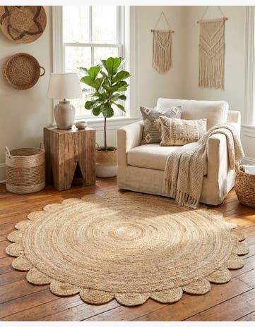 6' 1 x 6' 1 Hand Woven Scallop Braided Jute Round Rug