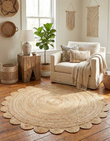 6' 1 x 6' 1 Hand Woven Scallop Braided Jute Round Rug