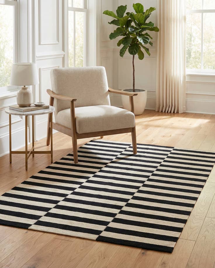 Detail image of 4' 2 x 5' 11 Hand Woven Kilim Modern Wool Rug