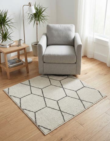 3' x 3' Lattice Frieze Square Rug